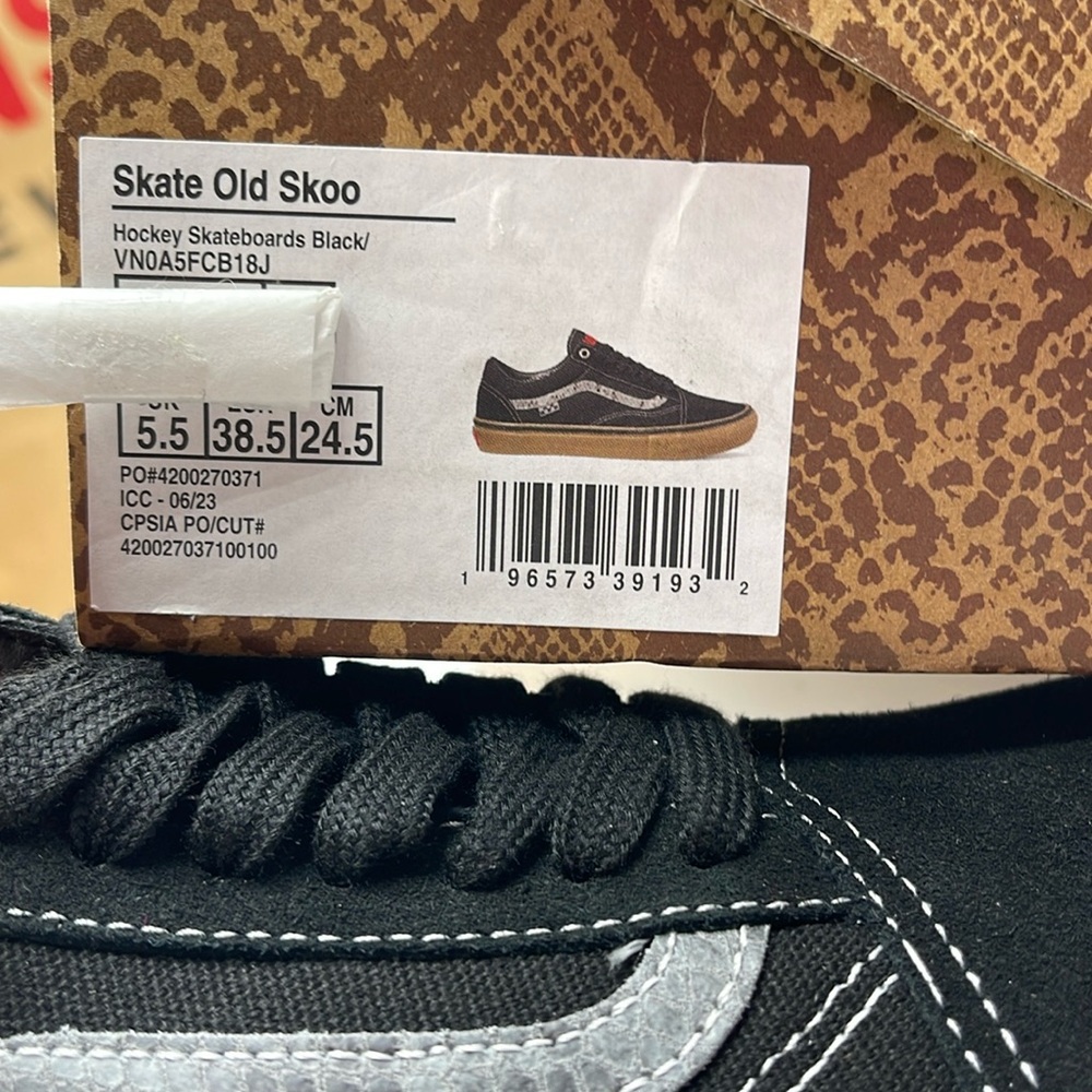 Vans Men’s Skate Old Skool Hockey Skateboards Black/ VN0A5FCB18J
Sneakers - Picture 16 of 16